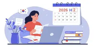 Pessoa estudando coreano online com laptop e livros, celebrando um desconto de 50%.